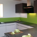 Küchenrückwand grün lackiert