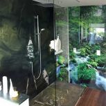 Duschtrennwand und Digitaldruck an Wand