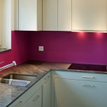 Küchenrückwand pink lackiert