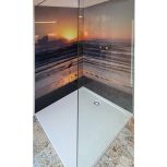 Duschtrennwand mit Digitaldruck an den Wänden