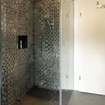 Duschkabine mit Stabilisationsstange