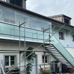 Balkongeländer mit satinierter Folie bzw. VSG Glas