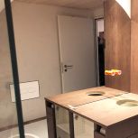 Halbrunder Spiegel in Badezimmer