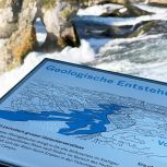 Beschriftungstafel aus Glas am Rheinfall