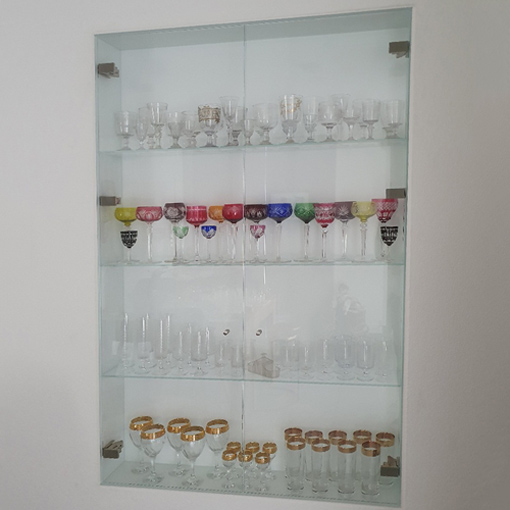 Vitrine aus Glas